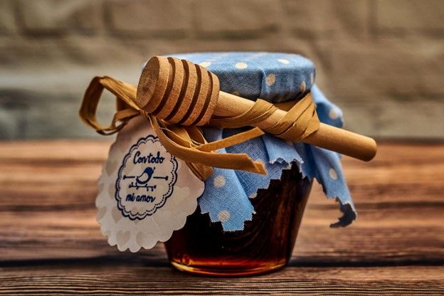 Dlaczego warto podarować słoik miodu na Dzień Babci i Dziecka